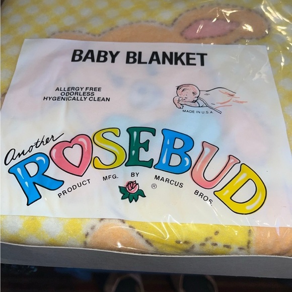 VTG 1960s NEW in original gift box- Rosebud Baby Blanket with satin edge - Picture 6 of 9